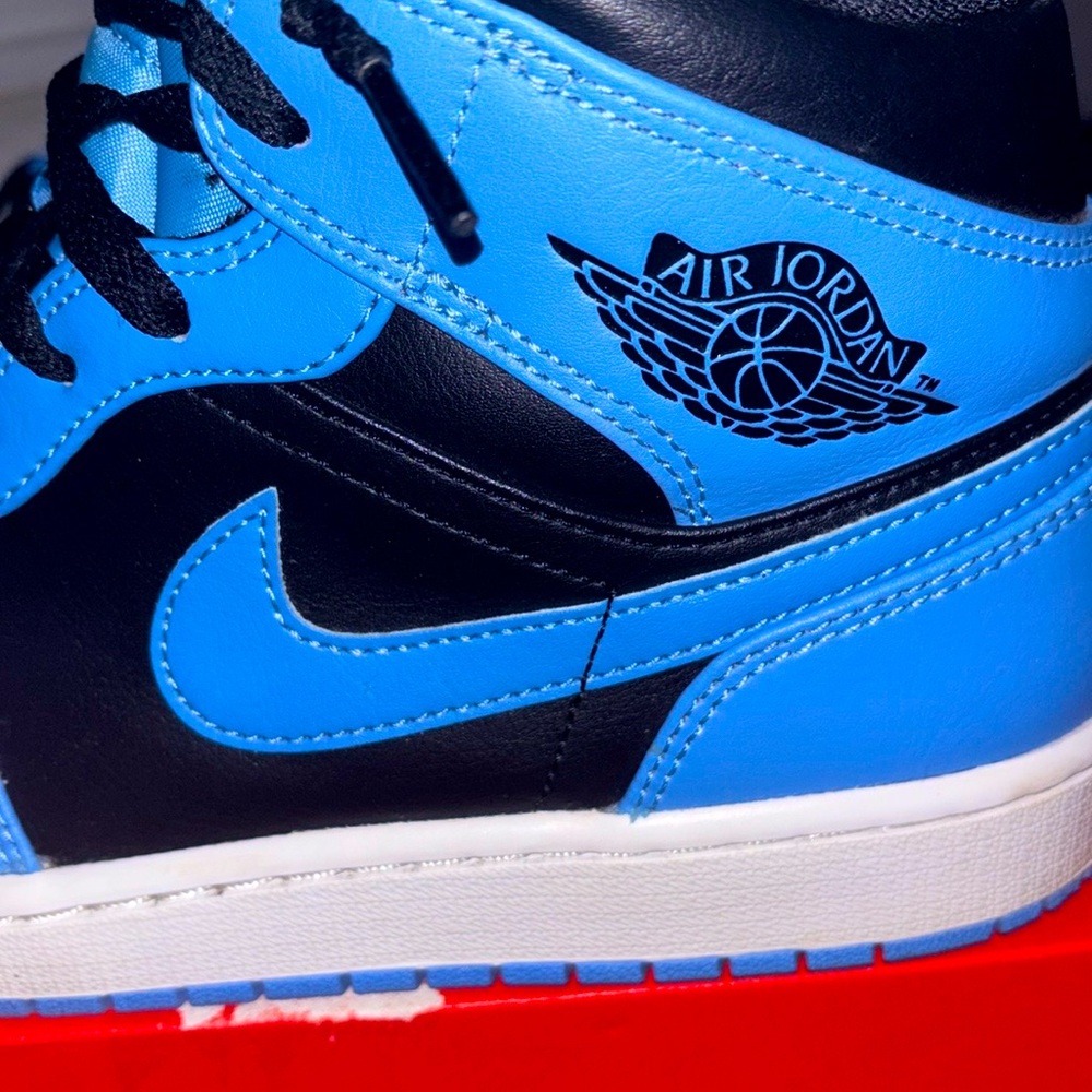Jordan 1 Mid 'University Blue Black Size 10 Men’s YBO - Picture 6 of 11